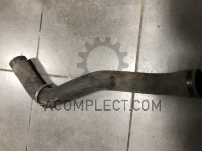 Патрубок системы охлаждения (ниж...